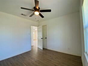 Building Photo - 4963 Culmore Dr