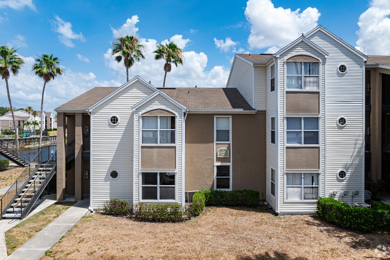 Teléfonos, internet y regalos tecnológicos festivos en AT\u0026T | AT\u0026T Logan  Landings SC - 2236 Logan Blvd N Suite 503, Naples, 34119, image size:1240x827