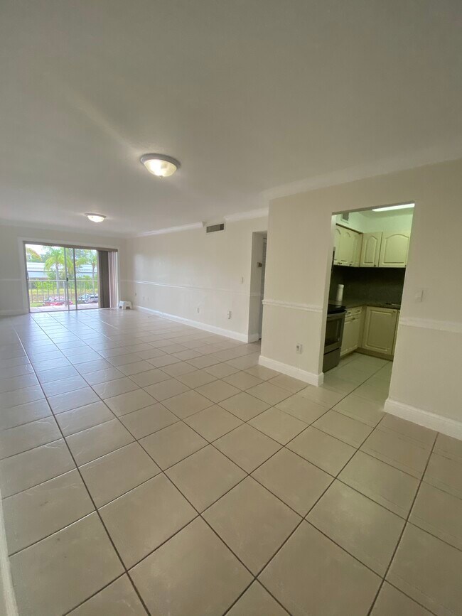 Foto del edificio - 9403 SW 76th St