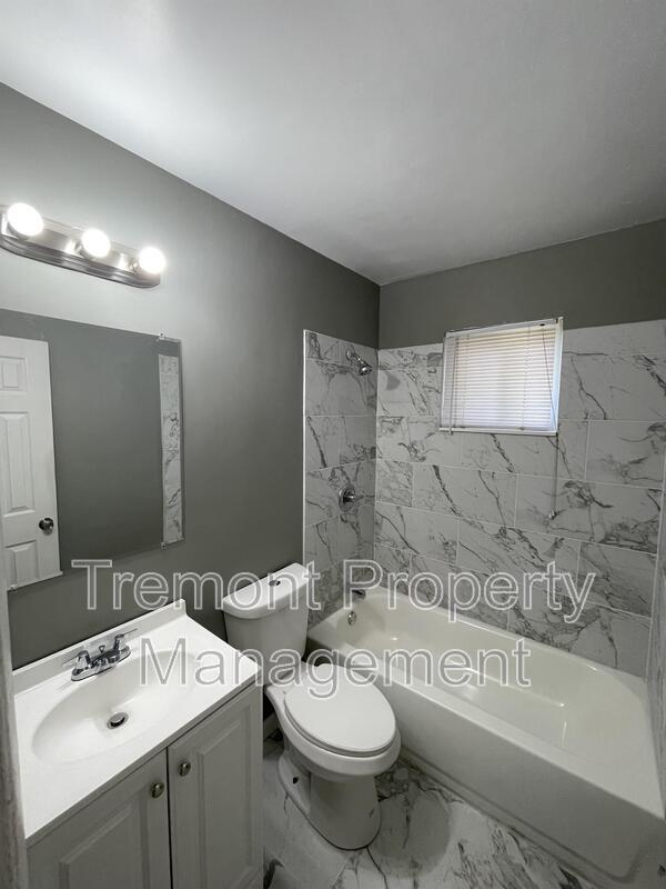 Building Photo - 1912 Walker Ave