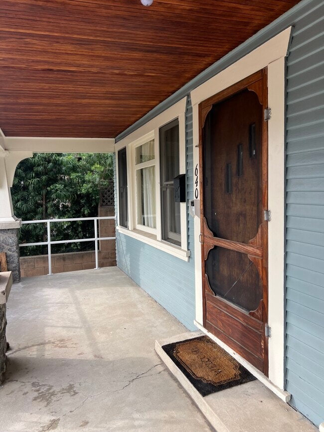 Building Photo - 640 W 16th St