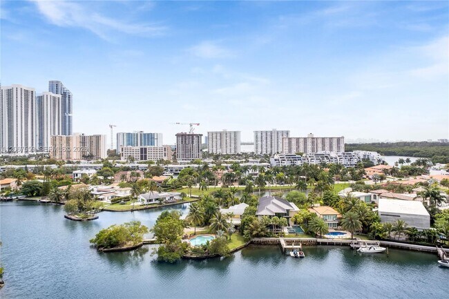 Foto del edificio - 330 Sunny Isles Blvd