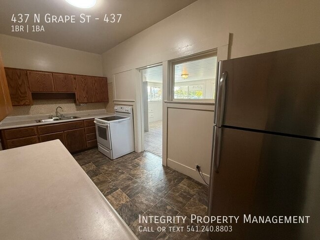 Building Photo - 437 N Grape St