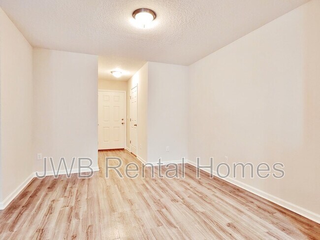 Building Photo - 8125 Free Ave