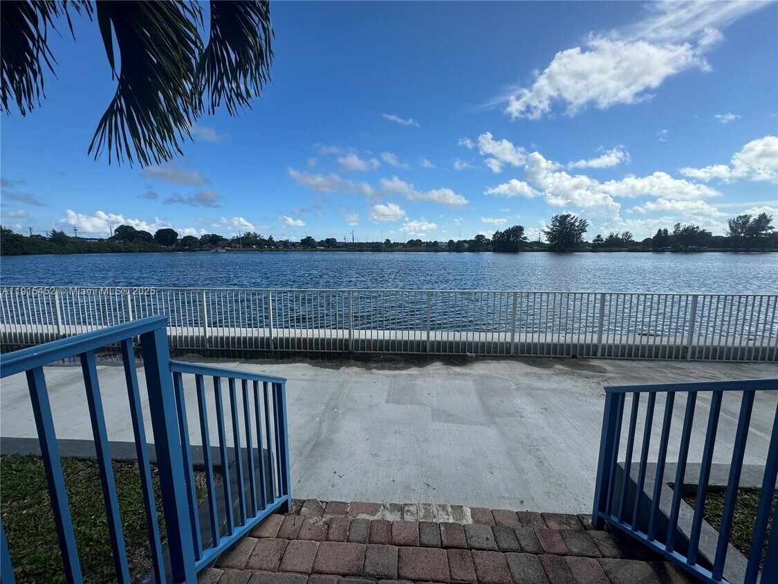 Foto principal - 1060 Crystal Lake Dr