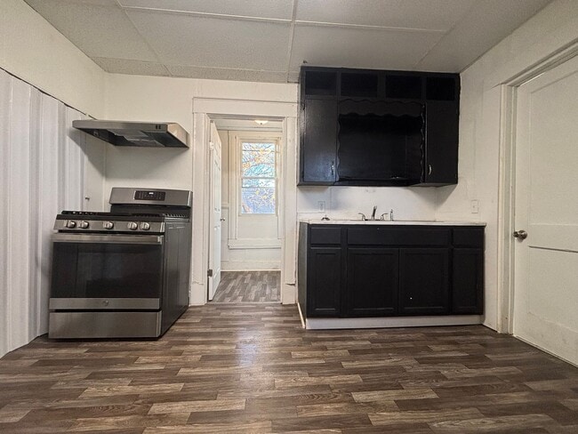 Building Photo - 1 bedroom 1 bath studio with utilities inc...