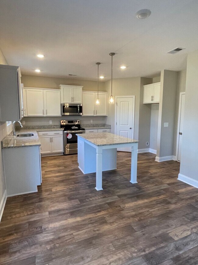 Foto del edificio - Brady Estates- New Construction  Immediate Move IN