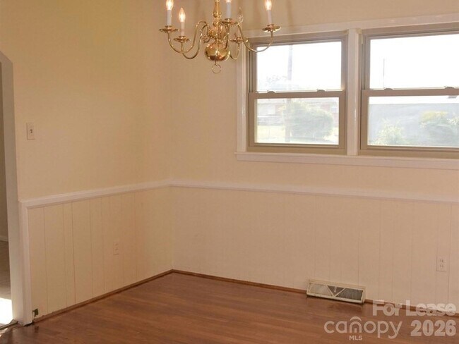 Foto del edificio - 1812 Cameron Rd