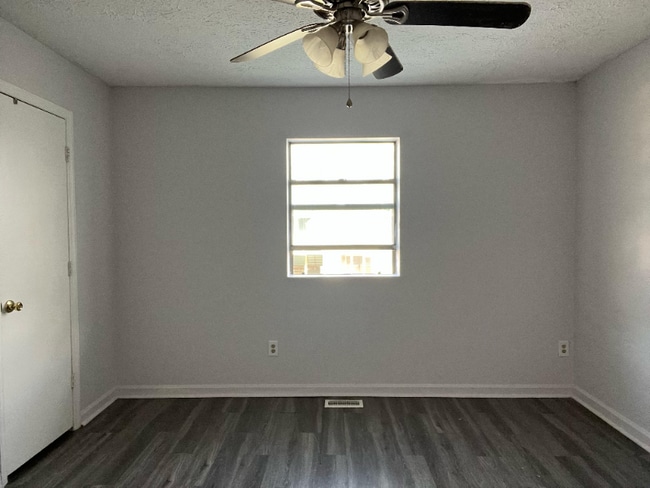 Foto del edificio - 1215 Shalom Dr