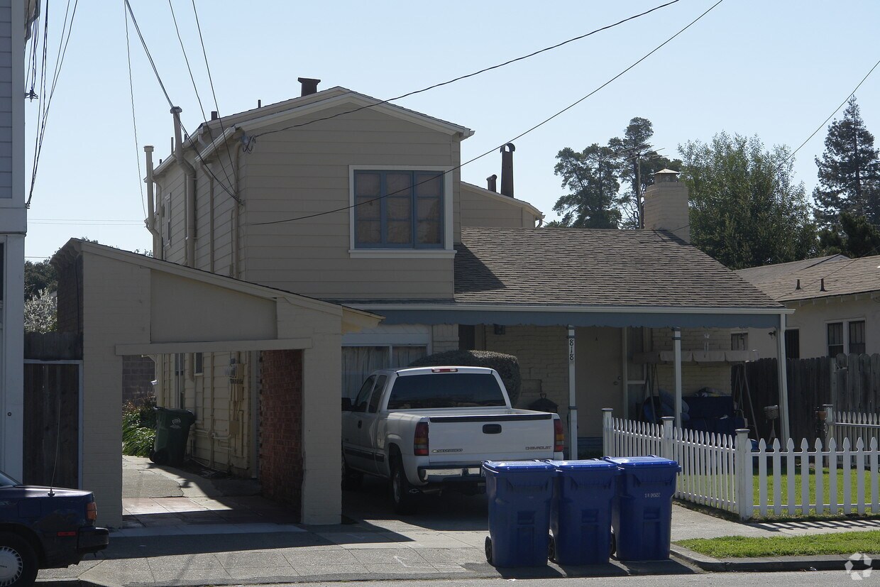 Building Photo - 818 Lincoln Ave