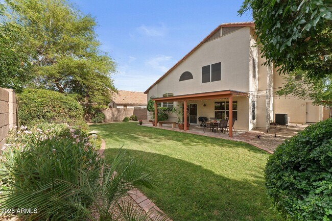 Building Photo - 630 W Navarro Ave