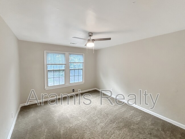 Foto del edificio - 418 Allgood Rd NE