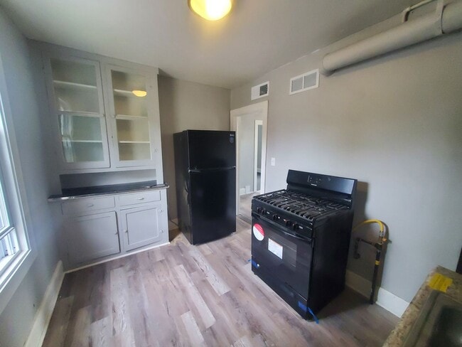 Building Photo - 3921 14th Ave