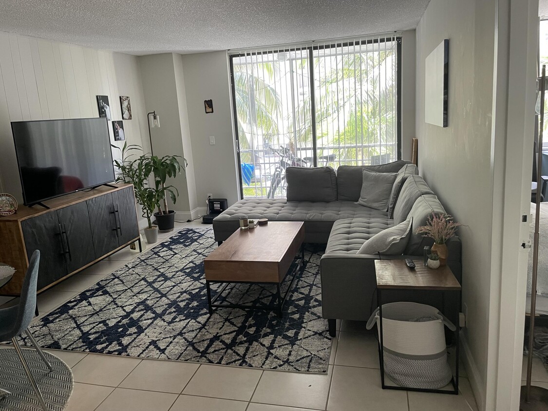 Foto principal - 2935 NE 163rd St