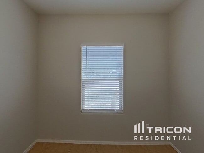 Building Photo - 5024 S 99th Dr