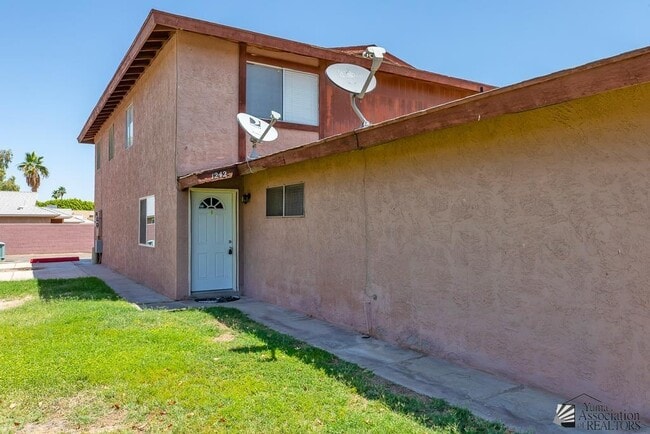 Building Photo - 1242 W 20th Pl