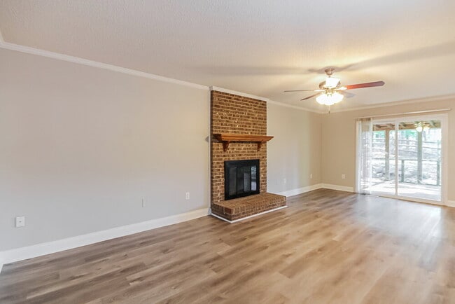 Building Photo - 524 Robin Dr