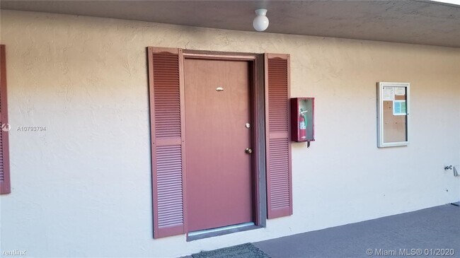 Building Photo - 2 br, 2 bath  - 11245 N Kendall Dr Apt F112