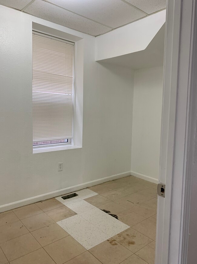 Bedroom - 1389 Shawmut Pl