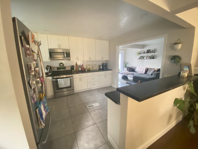 Building Photo - 615 Fremont Way