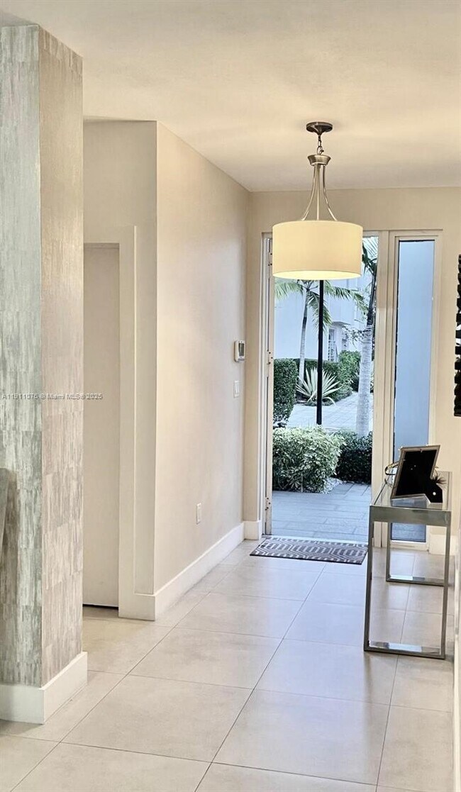 Foto del edificio - 6846 NW 103rd Ave