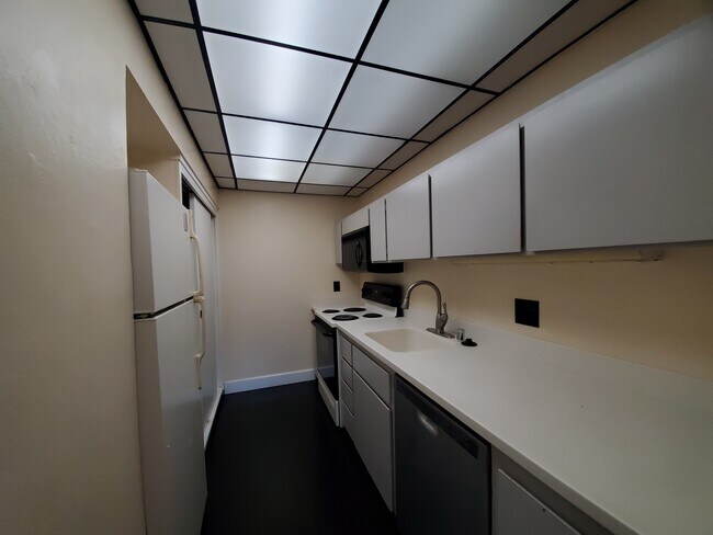 Building Photo - 66 Laurie Meadows Dr