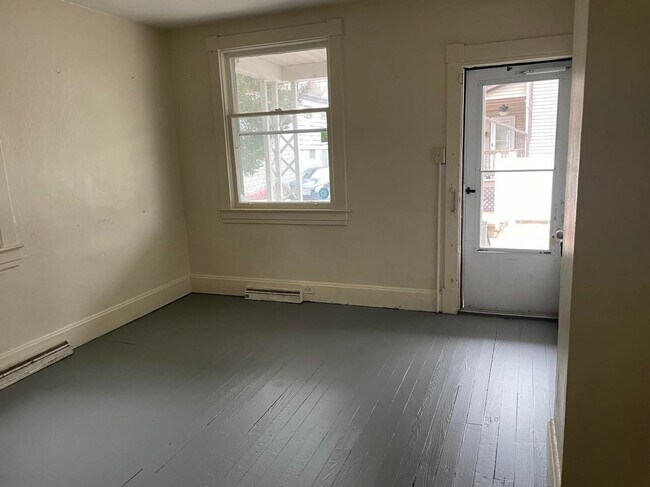 Foto del edificio - 1045-1047 Sunday St