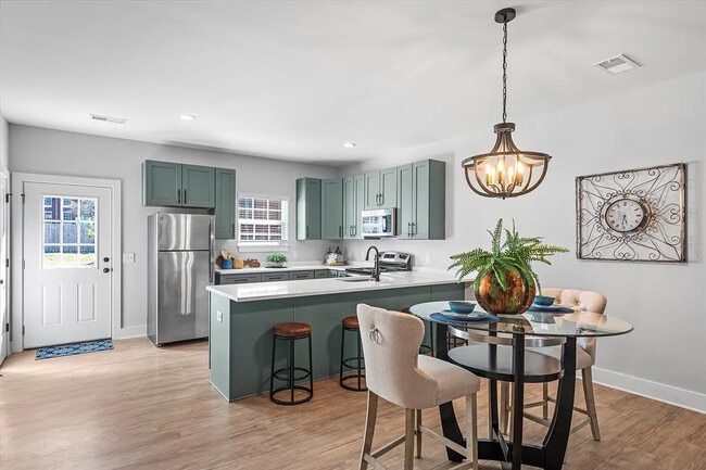 Foto del edificio - Room in Townhome on St James St NW