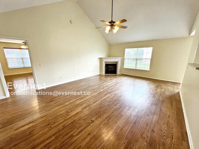 Foto del edificio - 1720 Hawk Run Ln