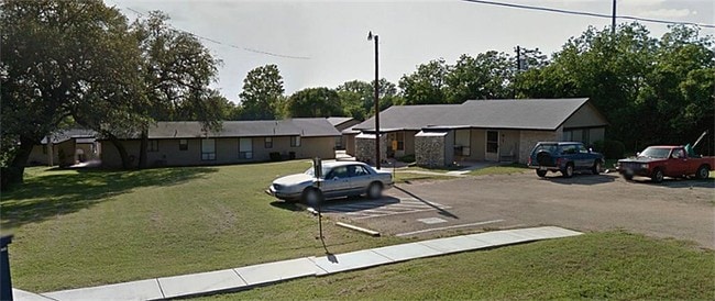 Building Photo - 400 Brewster Ave