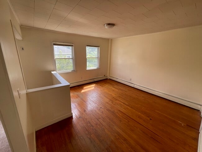 Building Photo - 203 Baldwin St