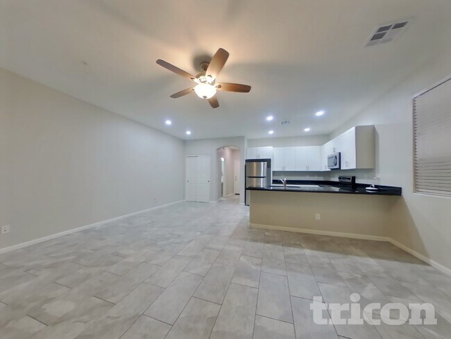 Foto del edificio - 12563 W Gentle Rain Rd