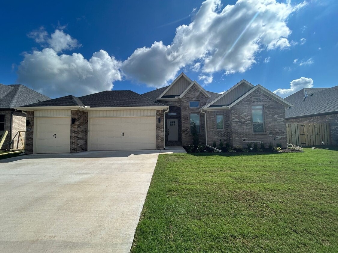 Primary Photo - Beautiful Modern Home in Pea Ridge!