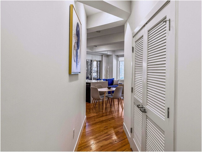 Foto del edificio - 236 W Thompson St