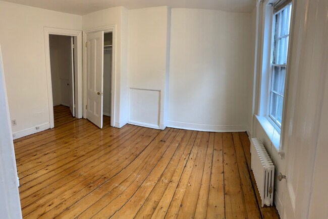 Building Photo - 23 Irving St