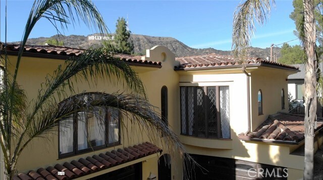 Building Photo - 3015 Hollyridge Dr