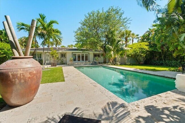 Foto del edificio - 1635 Seabreeze Blvd