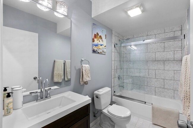 Foto del edificio - 1754 W Division St