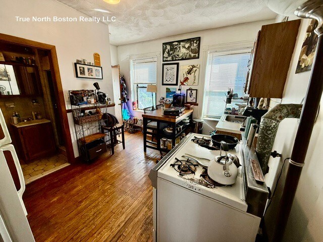 Building Photo - 206 Hanover St