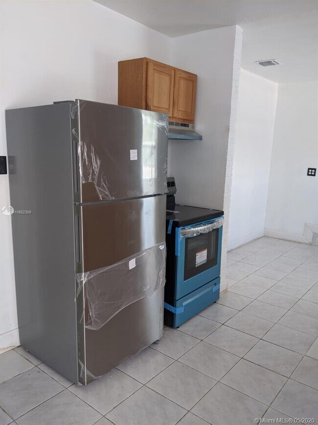 Foto del edificio - 3201 NW 135th St
