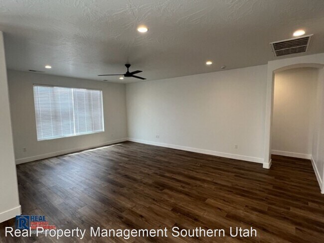 Foto del edificio - 3 br, 2 bath House - 1837 W. 350 N.