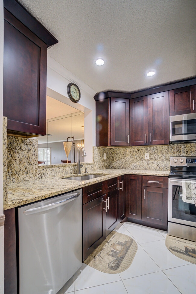Building Photo - 5820 Sugar Palm Ct