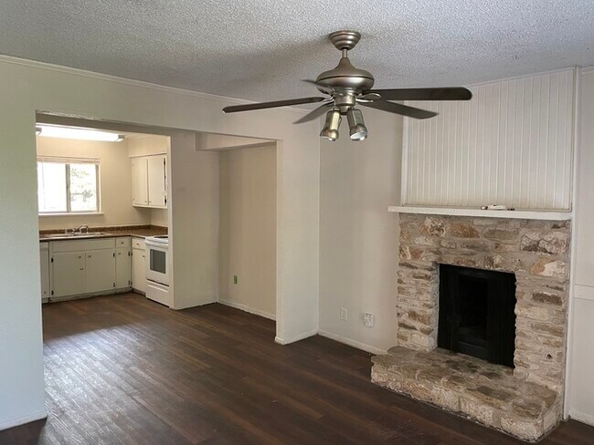 Foto del edificio - 1601 Taylor Gaines St