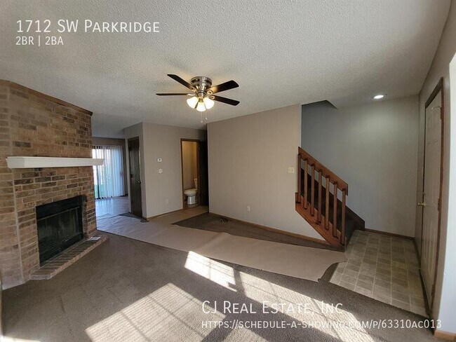 Building Photo - 1712 SW Parkridge-