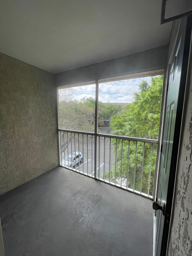 Foto del edificio - 8915 Latrec Avenue