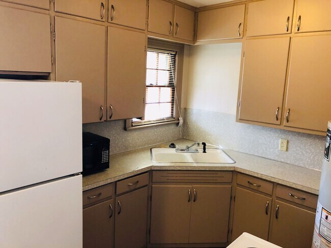 Foto del edificio - Coming in March - 3 Bed 2 Bath Duplex clos...