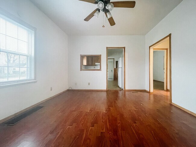 Foto del edificio - Double Lot with Detached Garage Access