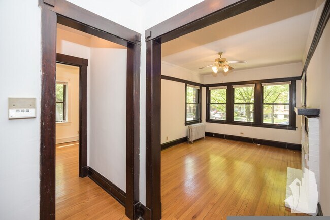 Foto del edificio - 1448 W Cornelia Ave