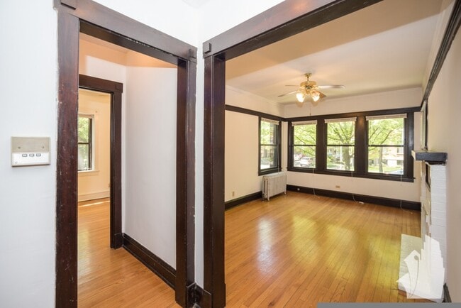 Foto del edificio - 1448 W Cornelia Ave