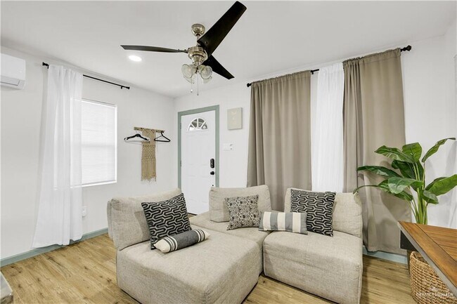 Foto del edificio - 19 Bell E Ave